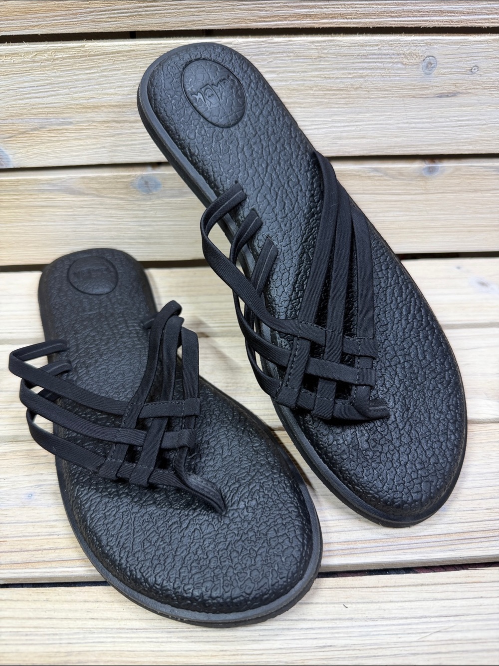 Sanuk Yoga Salty Black Criss Cross Thong Flip Flop Sandals - Size 8